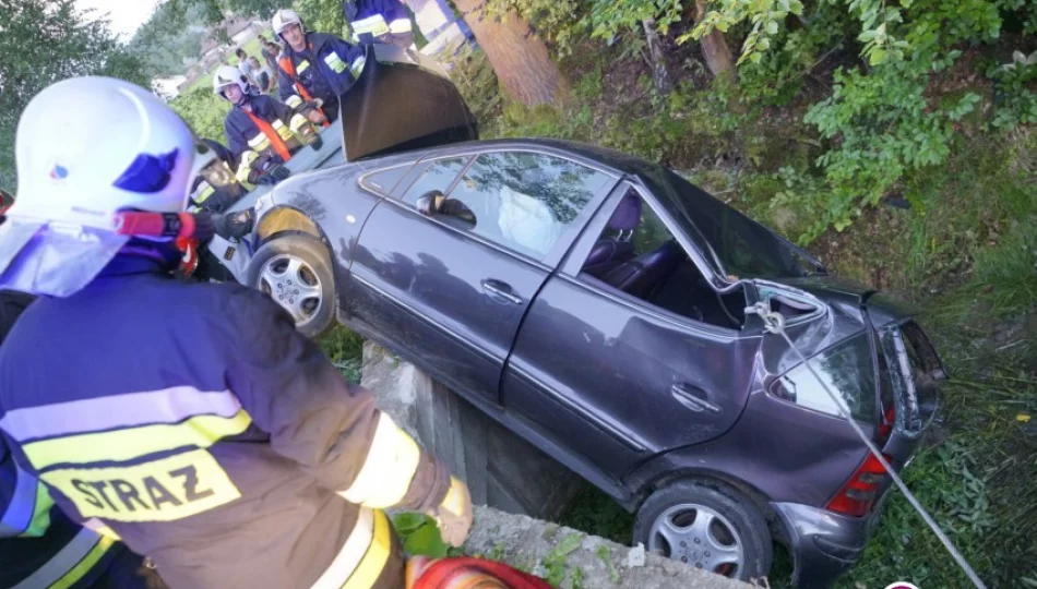 Kierowca Mercedesa miał aż 3 promile. 68-latek odniósł poważne obrażenia - zdjęcie 1