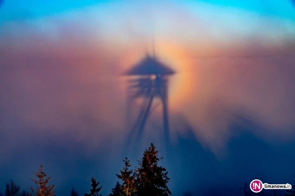 Zbliża się złaz na najładniejszym szczycie Beskidu Wyspowego - zdjęcie 4