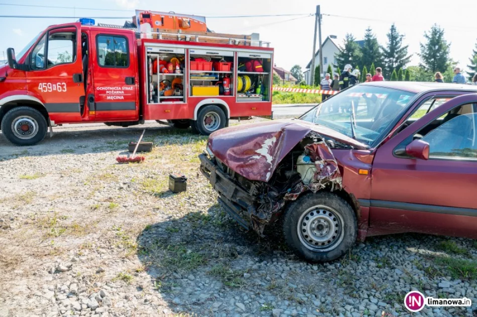 Zderzenie czterech samochodów. Dwie osoby ranne - zdjęcie 2