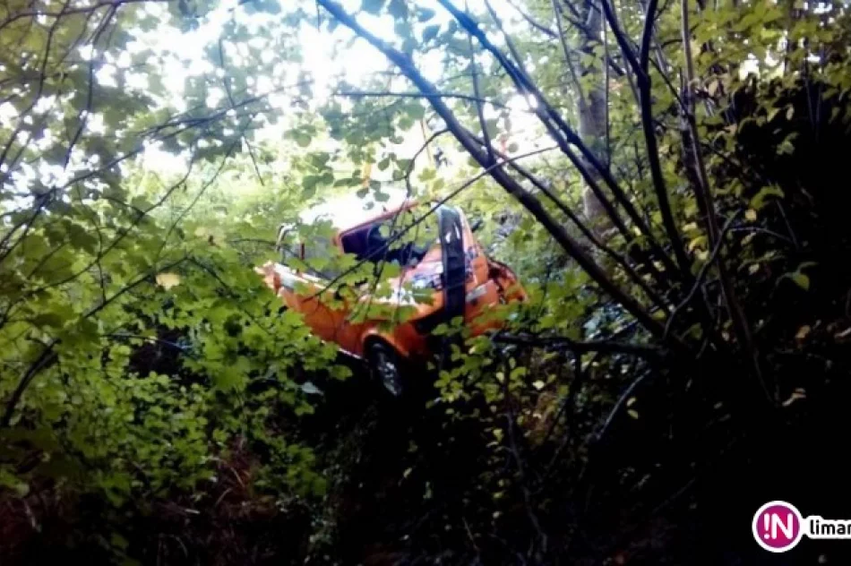 Skradziony 'maluch' został odnaleziony w głębokim korycie potoku - zdjęcie 2