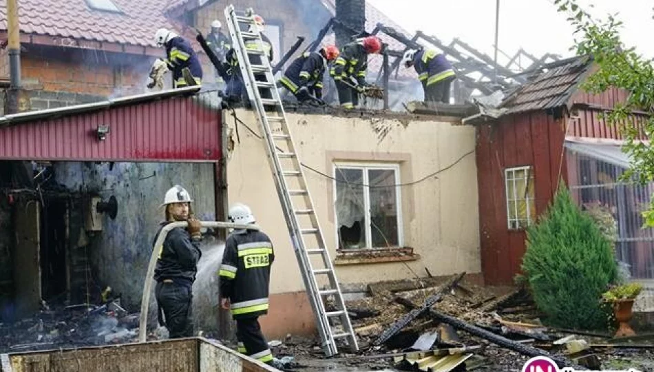 5 osób ucierpiało, ratując mienie z płonącego budynku - 3 z nich trafiły do szpitala (wideo) - zdjęcie 1