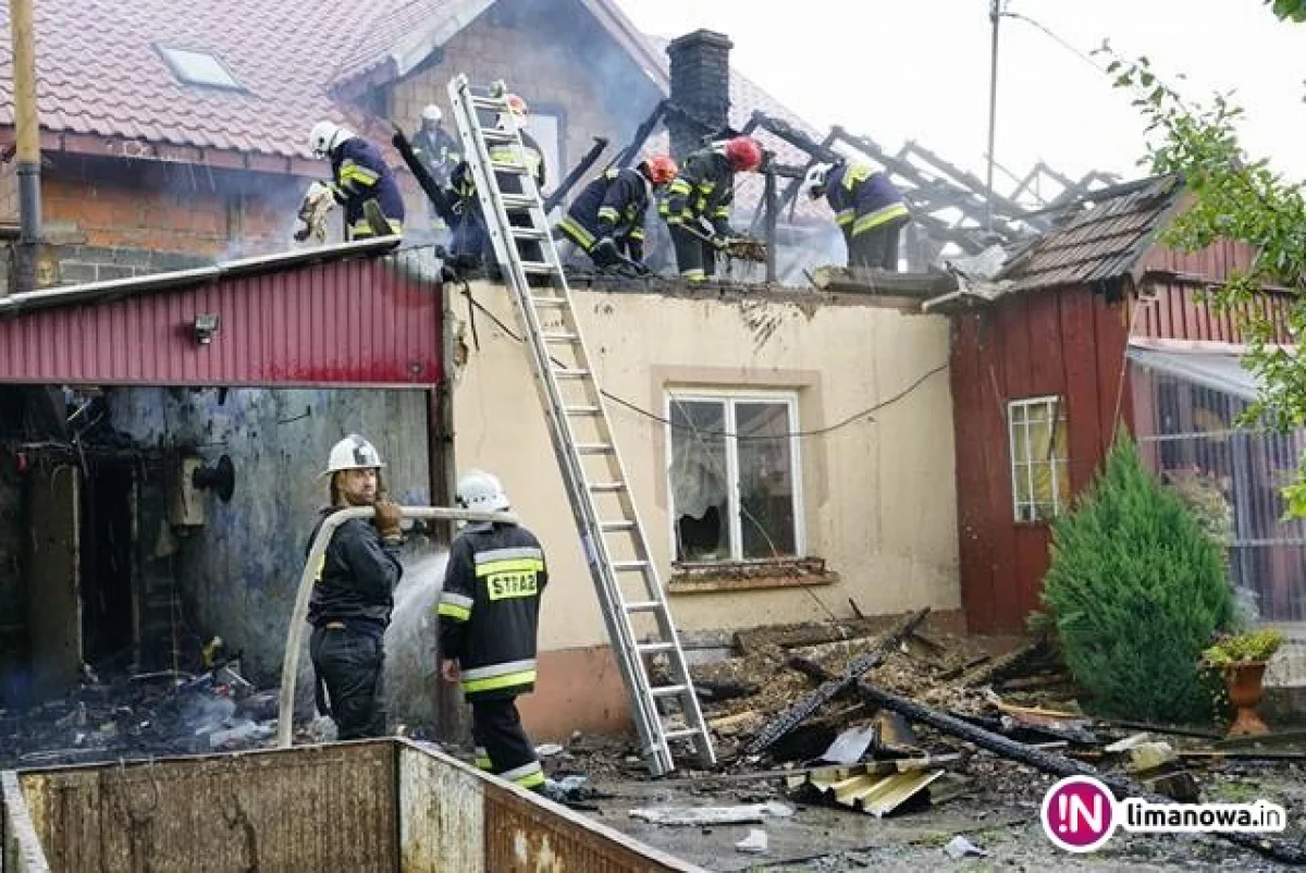 5 osób ucierpiało, ratując mienie z płonącego budynku - 3 z nich trafiły do szpitala (wideo)