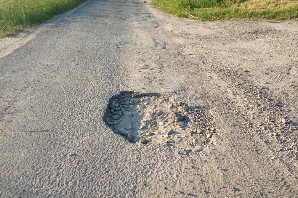Mieszkańcy będą musieli jeszcze poczekać na remont drogi - zdjęcie 3