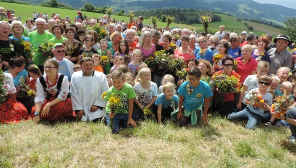 Turyści poświęcili bukiety ziół i kwiatów - zdjęcie 1