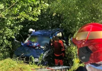 4 osoby, w tym 2 dzieci poszkodowane w wypadku. Na pomoc wezwano LPR - zdjęcie główne