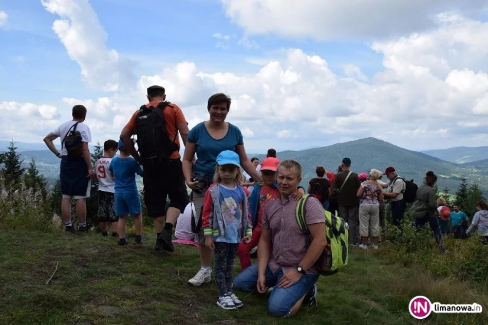 Tłumy turystów na szczycie Łopienia - zdjęcie 4