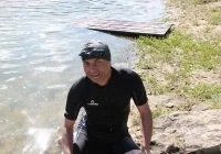 Na 50. urodziny w 5 godzin przepłynął Jezioro Rożnowskie - zdjęcie główne