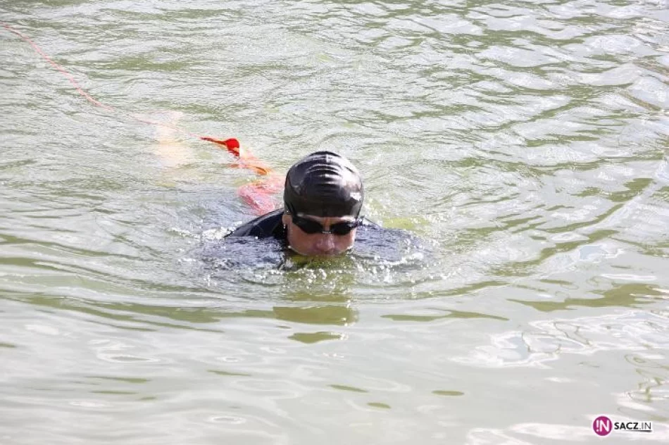 Na 50. urodziny w 5 godzin przepłynął Jezioro Rożnowskie - zdjęcie 2