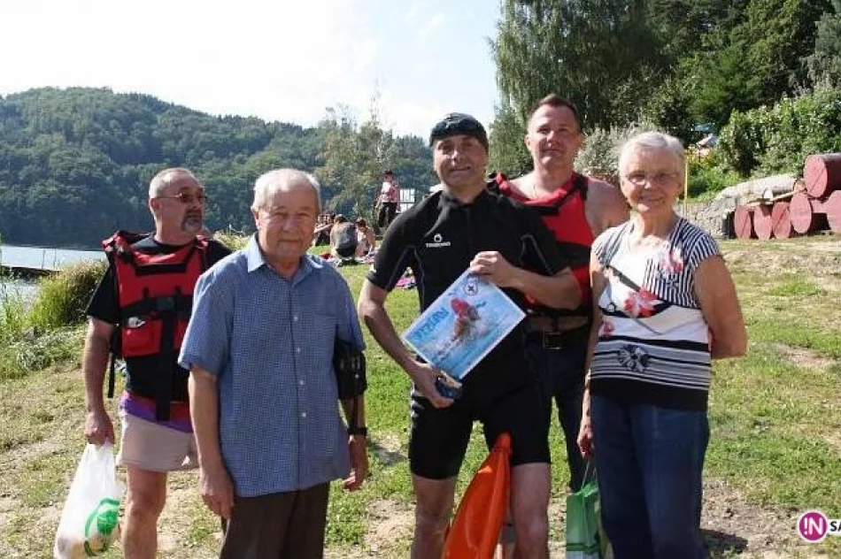 Na 50. urodziny w 5 godzin przepłynął Jezioro Rożnowskie - zdjęcie 3