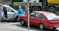 Dwa auta zderzyły się na skrzyżowaniu - zdjęcie 2