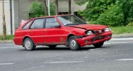 Dwa auta zderzyły się na skrzyżowaniu - zdjęcie 3