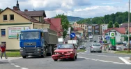 Dwa auta zderzyły się na skrzyżowaniu - zdjęcie 4