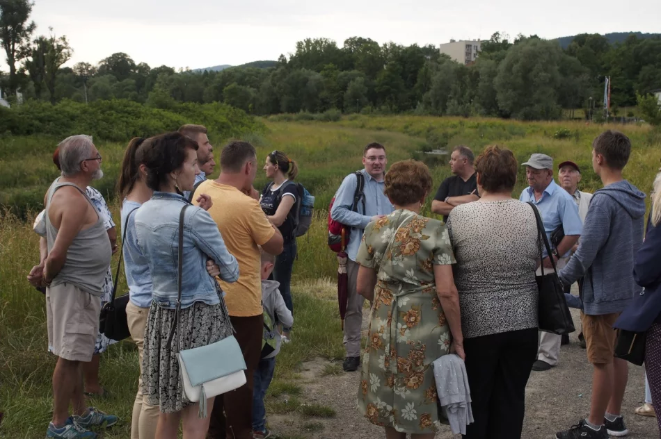 Odbył się IX Spacer Historyczny po Limanowej. - zdjęcie 4