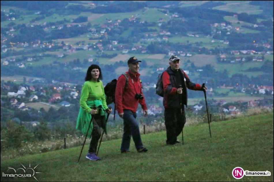 500 turystów pod Milenijnym Krzyżem i pokaz sztucznych ogni (wideo) - zdjęcie 2