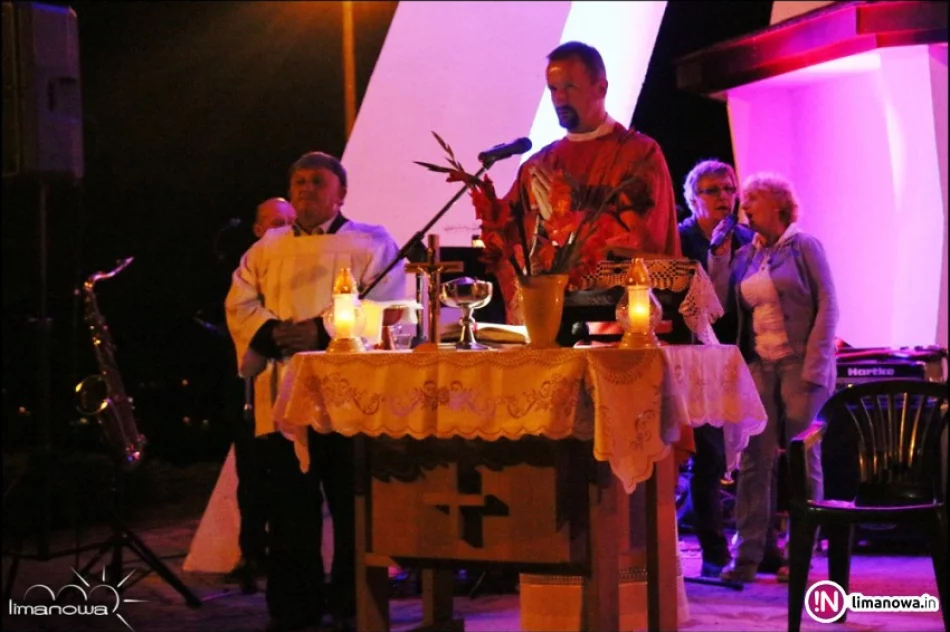 500 turystów pod Milenijnym Krzyżem i pokaz sztucznych ogni (wideo) - zdjęcie 3