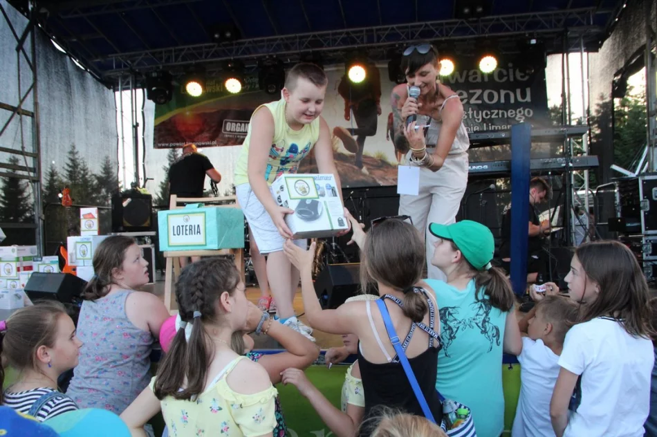 Przywitali lato i dobrą zabawą otwarli sezon turystyczny  - zdjęcie 2