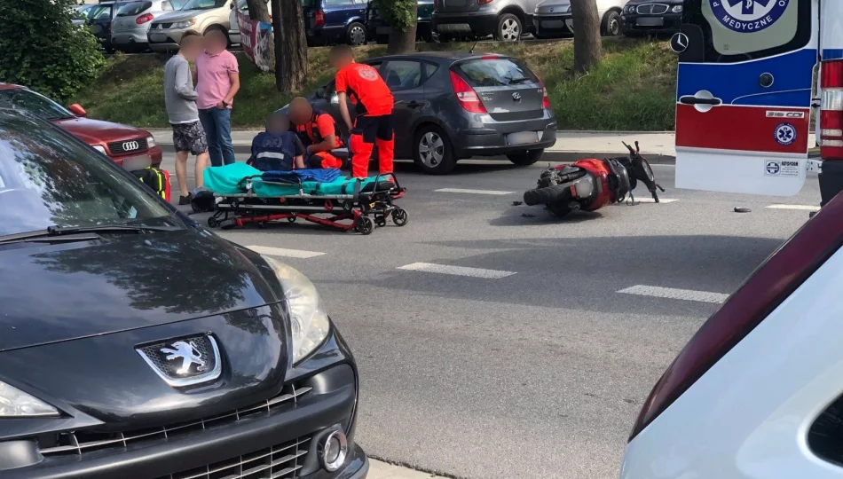 Kierujący skuterem ucierpiał w zderzeniu z Audi - zdjęcie 1