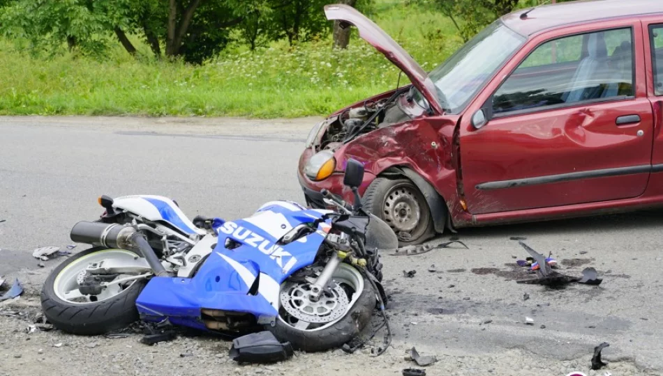 Motocyklista zderzył się z Fiatem i trafił do szpitala - zdjęcie 1