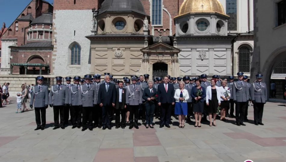 Funkcjonariusze i przedstawiciele instytucji z Limanowszczyzny odznaczeni - zdjęcie 1