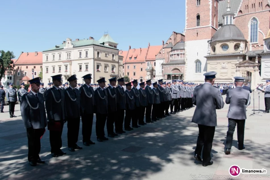 Funkcjonariusze i przedstawiciele instytucji z Limanowszczyzny odznaczeni - zdjęcie 3