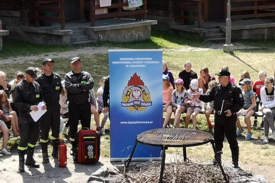 Strażacy rozmawiali z dziećmi i młodzieżą na temat bezpieczeństwa podczas letniego wypoczynku - zdjęcie 3