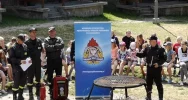Strażacy rozmawiali z dziećmi i młodzieżą na temat bezpieczeństwa podczas letniego wypoczynku - zdjęcie 3