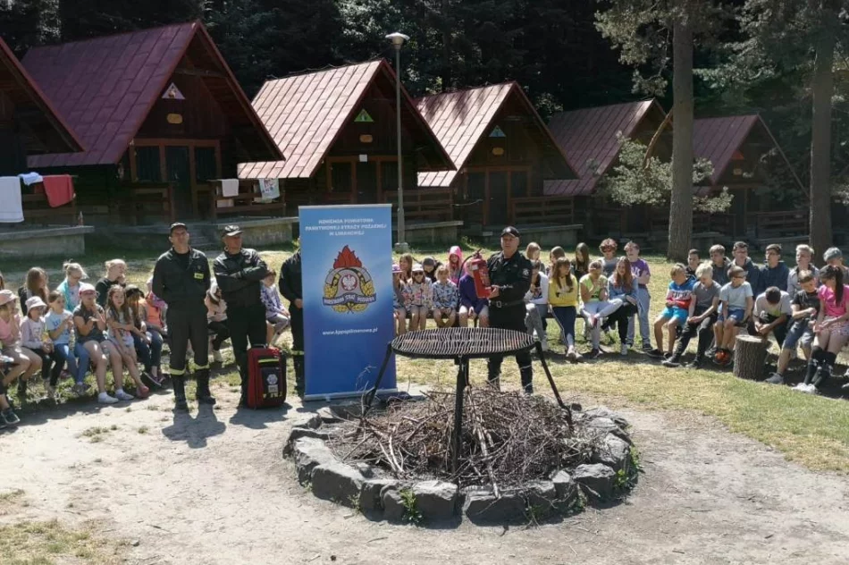 Strażacy rozmawiali z dziećmi i młodzieżą na temat bezpieczeństwa podczas letniego wypoczynku - zdjęcie 4