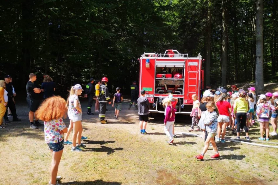 Strażacy rozmawiali z dziećmi i młodzieżą na temat bezpieczeństwa podczas letniego wypoczynku - zdjęcie 5