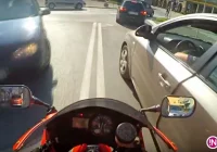 Policja ustaliła tożsamość motocyklisty. Nowy film w drodze na komendę - zdjęcie główne