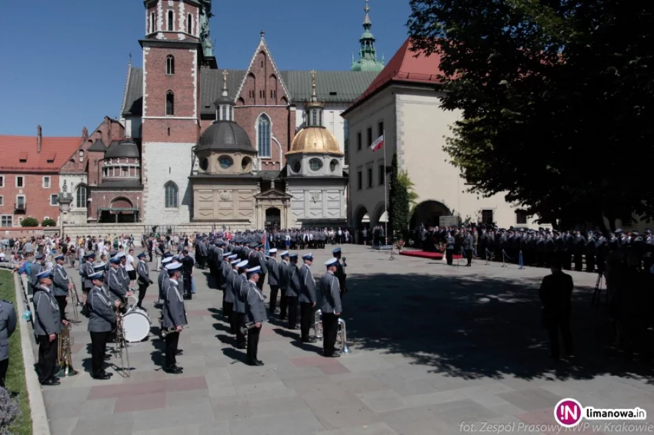 Małopolscy funkcjonariusze obchodzili swoje święto na Wawelu (wideo) - zdjęcie 2