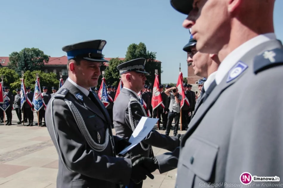 Małopolscy funkcjonariusze obchodzili swoje święto na Wawelu (wideo) - zdjęcie 3