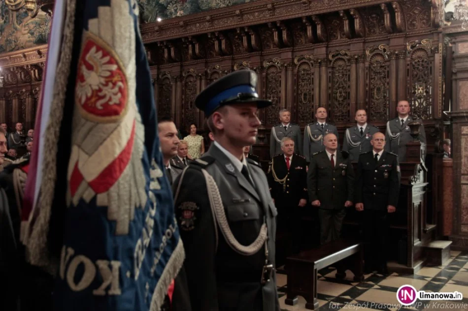 Małopolscy funkcjonariusze obchodzili swoje święto na Wawelu (wideo) - zdjęcie 4