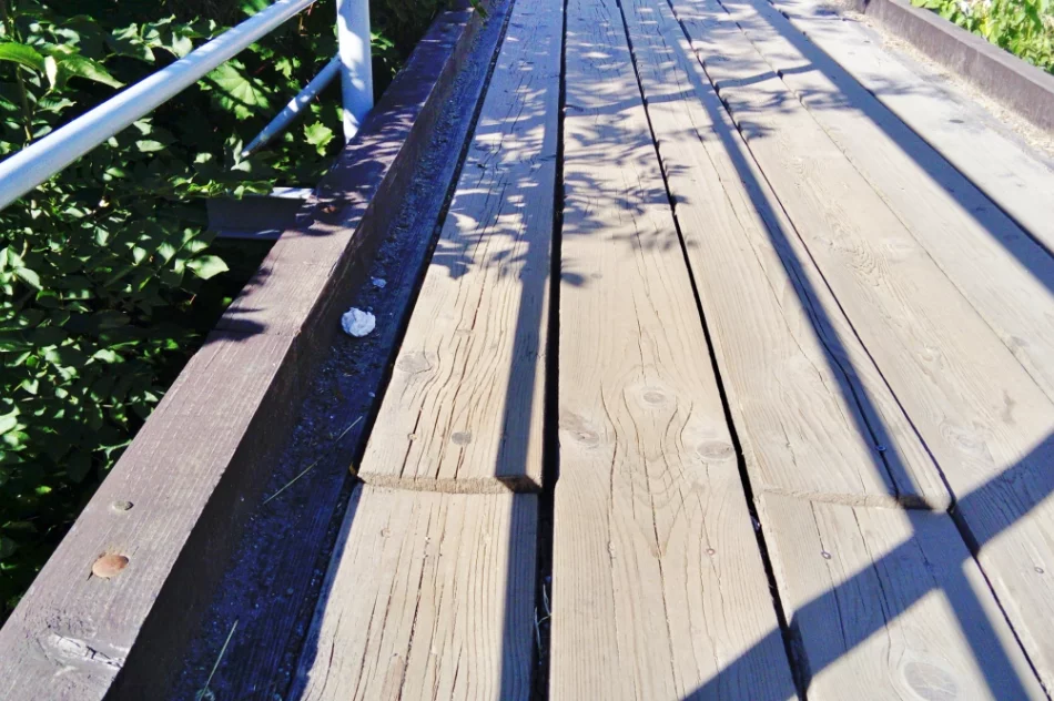 Kiepski stan kładki dla pieszych - zdjęcie 4