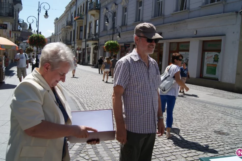 Nie chcą handlu w niedzielę. Solidarnościowcy zbierają podpisy pod obywatelskim projektem ustawy - zdjęcie 3