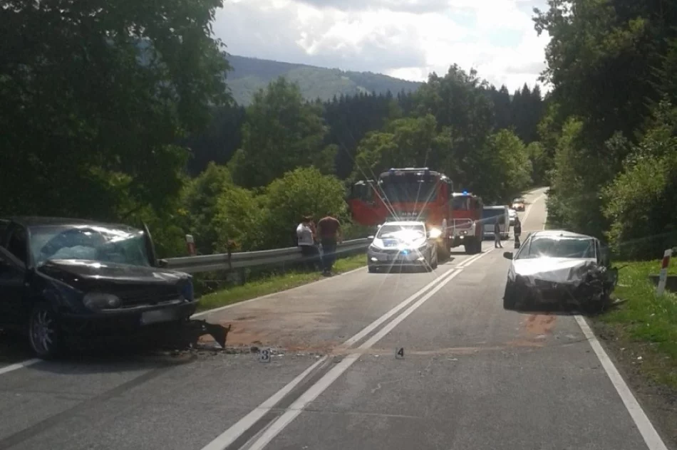 Czołowe zderzenie podczas wyprzedzania, sprawca pozostał w szpitalu - zdjęcie 3