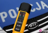 Samochód uderzył w drzewo, kierowca uciekł, bo był pijany - zdjęcie główne