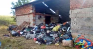 Ubrania z dokumentami mieszkańców Limanowszczyzny na nielegalnym składowisku pod Gorlicami - zdjęcie 2