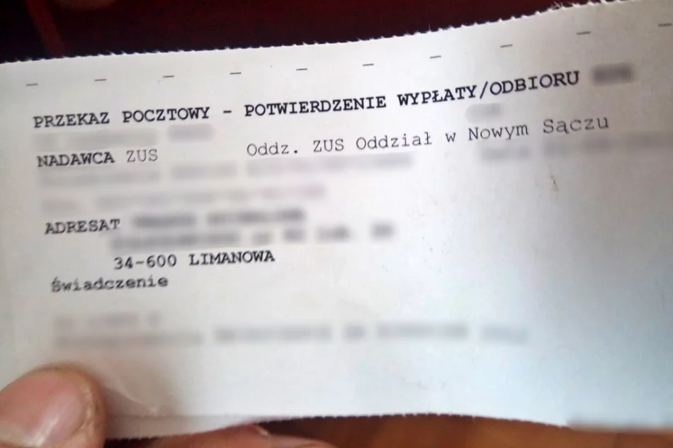 Ubrania z dokumentami mieszkańców Limanowszczyzny na nielegalnym składowisku pod Gorlicami - zdjęcie 10