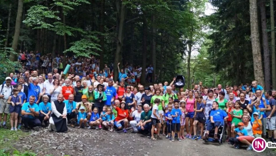 Turyści zdobyli Kostrzę, a w ten weekend wyjdą na Szczebel - zdjęcie 1