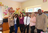 Młodzi z Zambii z misjonarzem odwiedzili bibliotekę - zdjęcie główne