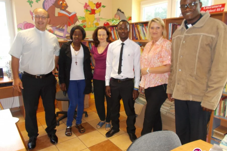 Młodzi z Zambii z misjonarzem odwiedzili bibliotekę - zdjęcie 3