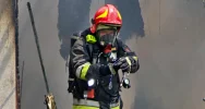 Pożar poddasza budynku. Strażacy znaleźli zwłoki - zdjęcie 3