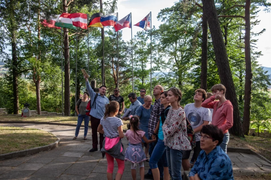 Poznali dzieje i architekturę wojennego cmentarza - zdjęcie 5