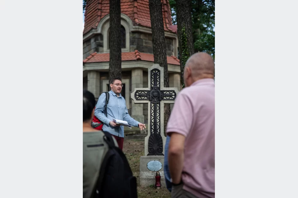 Poznali dzieje i architekturę wojennego cmentarza - zdjęcie 6