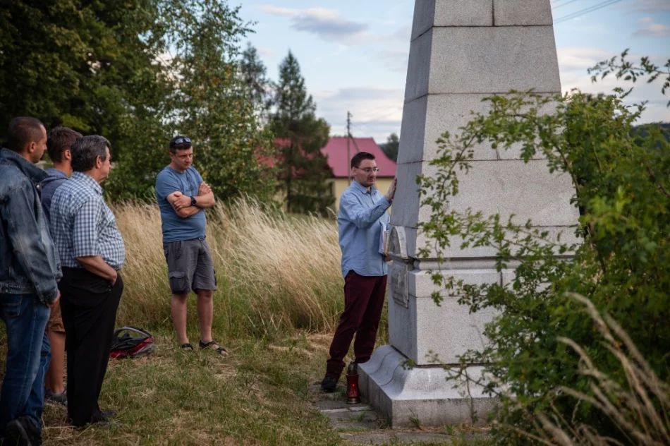 Poznali dzieje i architekturę wojennego cmentarza - zdjęcie 9