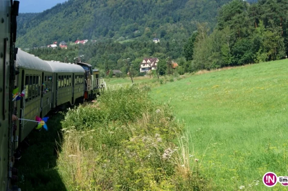 Nie parowóz a spalinówka. Letni 'Pociąg Retro Transwersalny' dobił do końcowej stacji - zdjęcie 4