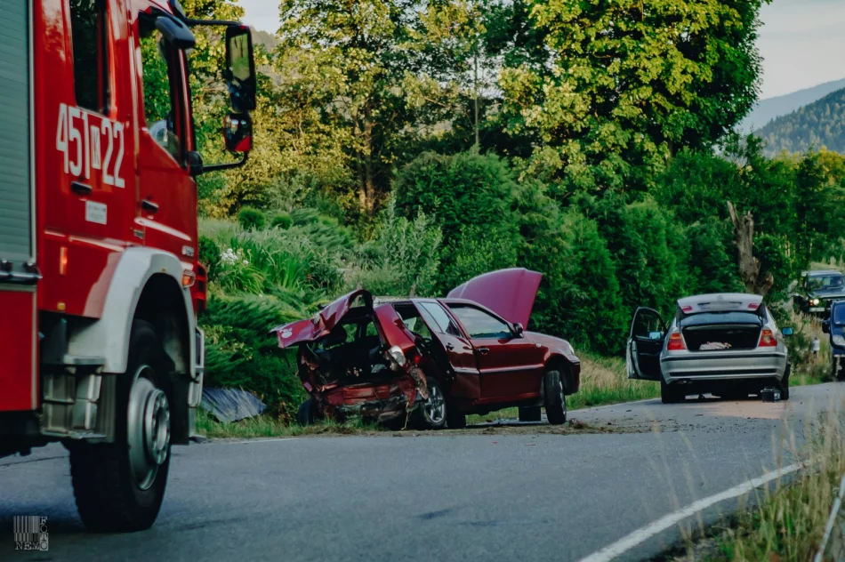 Groźnie wyglądające zderzenie dwóch aut - zdjęcie 4