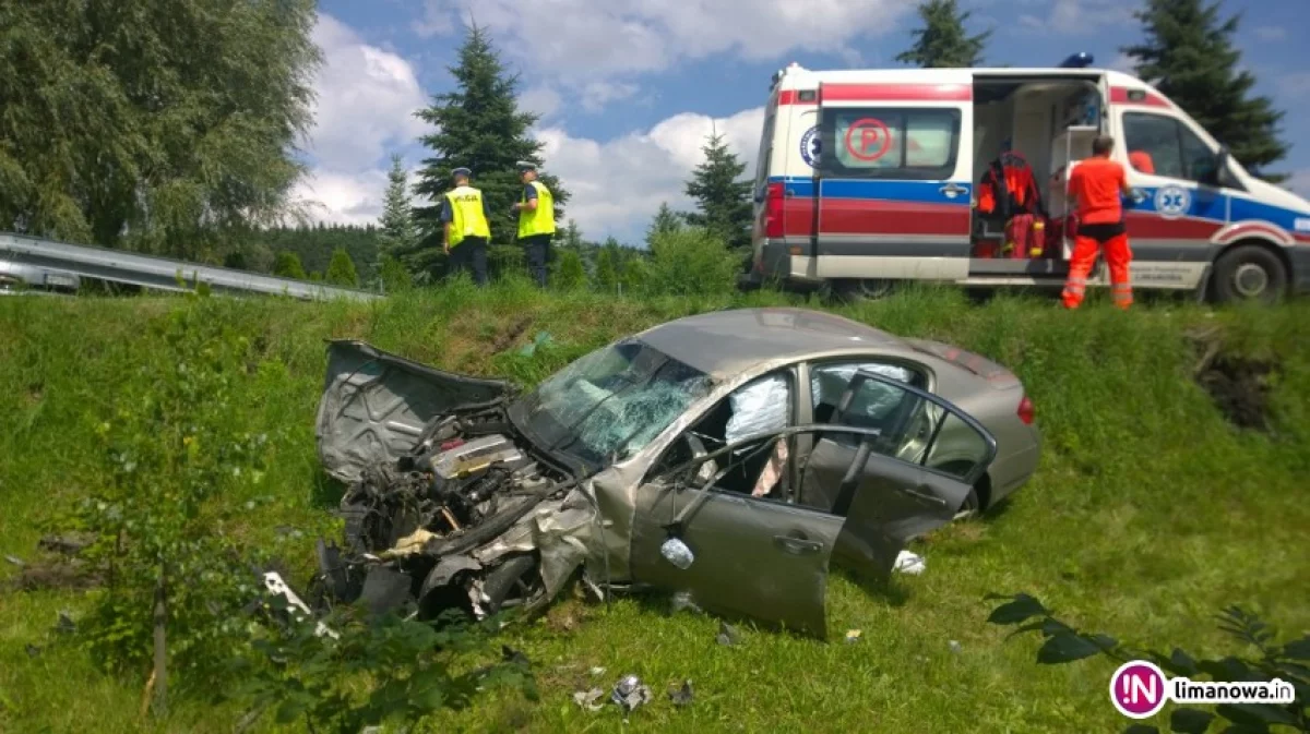 Zderzenie osobówki z busem. Pięć osób poszkodowanych