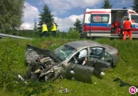 Zderzenie osobówki z busem. Pięć osób poszkodowanych - zdjęcie główne