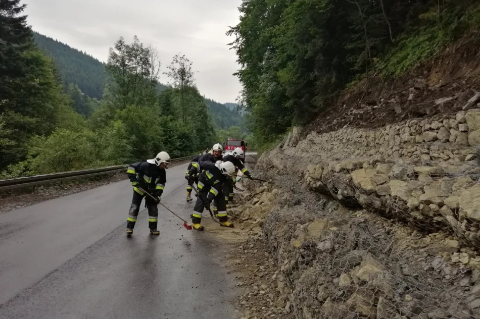 Nowy mur oporowy osunął się na jezdnię - zdjęcie 2